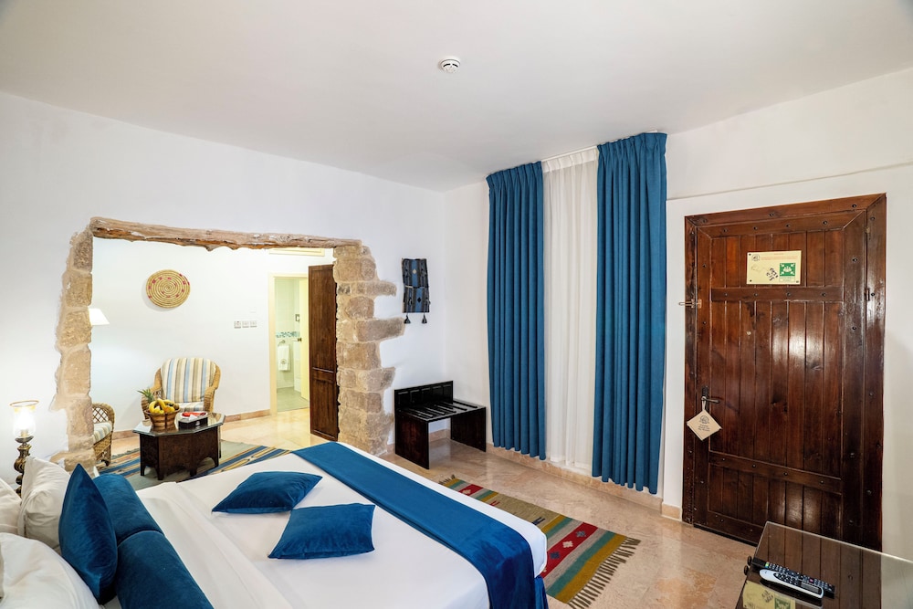 Old Village Resort Image 9