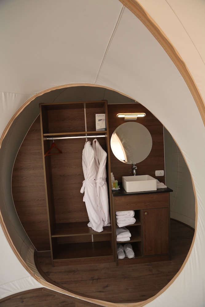 Wadi Rum Bubble Luxotel - Campsite Image 14