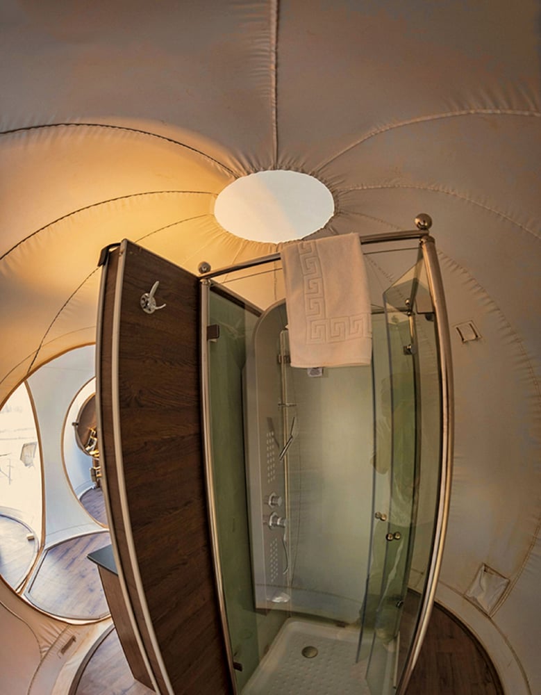 Wadi Rum Bubble Luxotel - Campsite Image 11